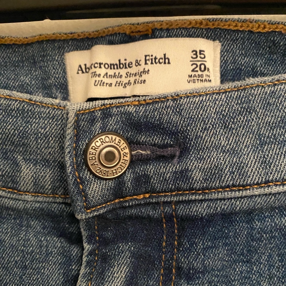 Abercrombie Ankle Straight Ultra High Rise Jeans - Picture 2 of 3